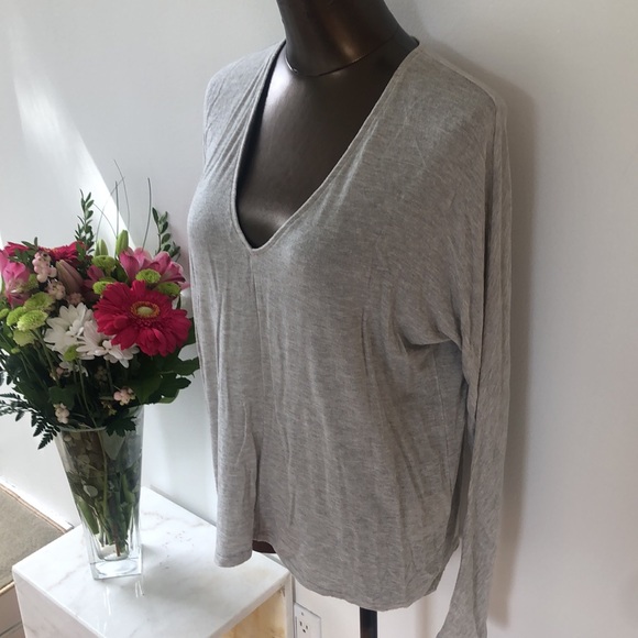 Wilfred V-Neck Long Sleeve Tee